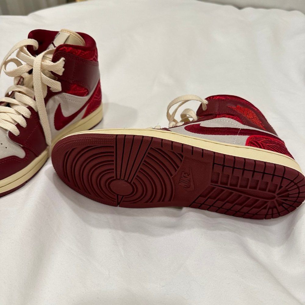 Air Jordan 1 Mid Sneaker Red - Picture 7 of 9